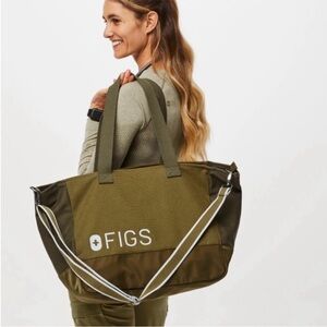NWT - FIGS U Tote - color block laminated Olive Green ZIPPERED tote bag
